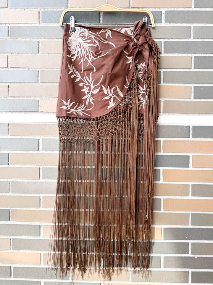 Falda Pareo con Flecos y Bordado Floral Marrón