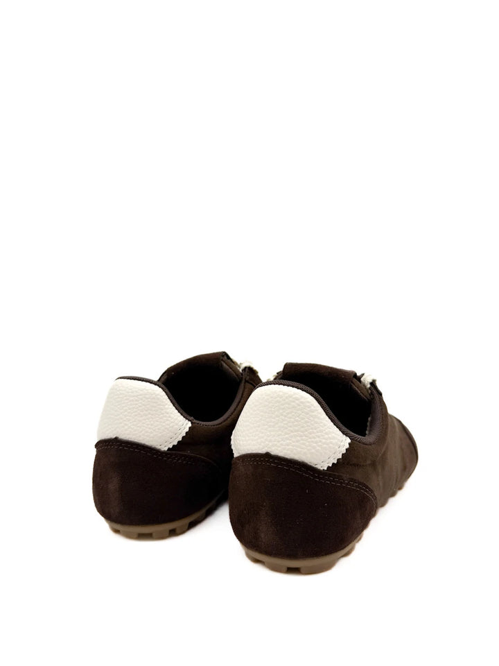 Zapatillas Corina Casuales de Antelina con Abalorios en Cordones