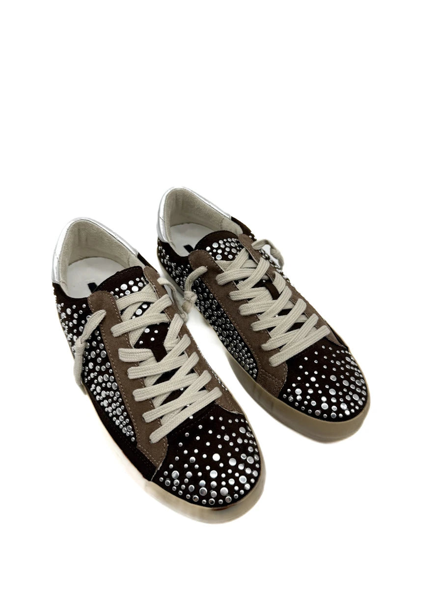 Zapatillas Corina Casuales Marrón con Tachuelas Plateadas y Talón Metalizado