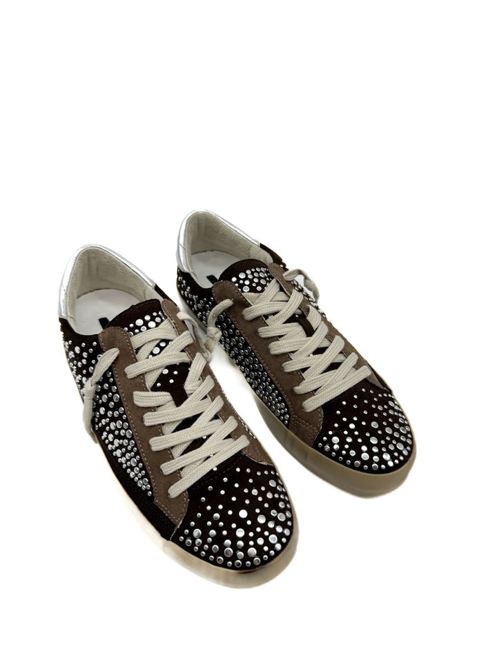 Zapatillas Corina Casuales Marrón con Tachuelas Plateadas y Talón Metalizado
