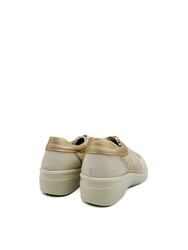 Deportivo de Confort con Microperforados y Detalles en Oro