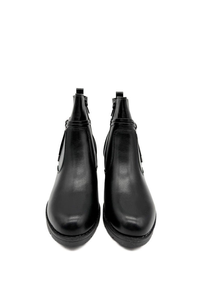 Botines con Tacón Grueso y Detalle de Anillo Metálico