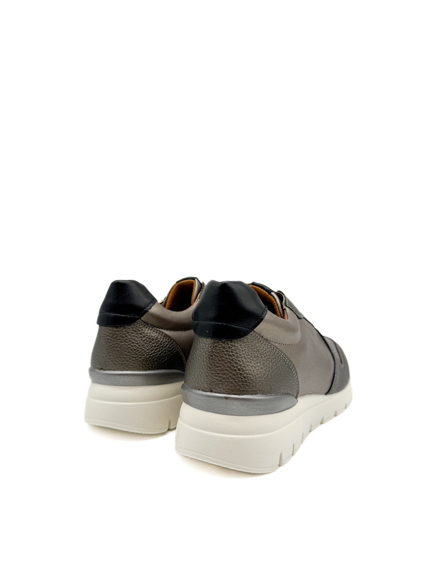 Zapatillas Urbanas de Piel Gris Metálica con Suela Acolchada y Detalles Elegantes