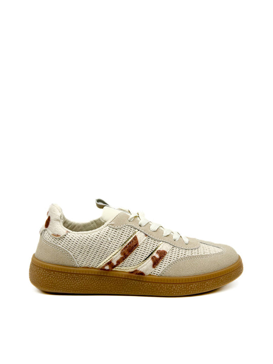 Zapatilla deportiva retro con estampado de piel de vaca Beige