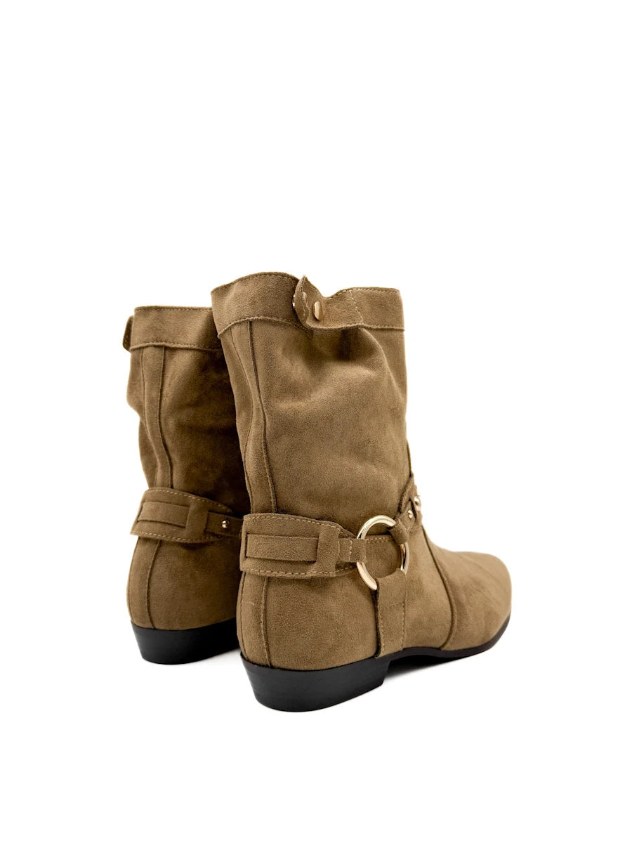 Botines Camperos de Ante con Arandela Metálica y Tachuelas