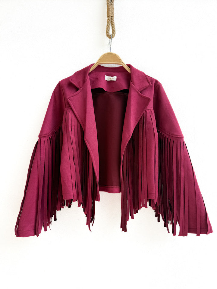 Chaquetas Cortas con Flecos: Estilo Bohemio y Moderno
