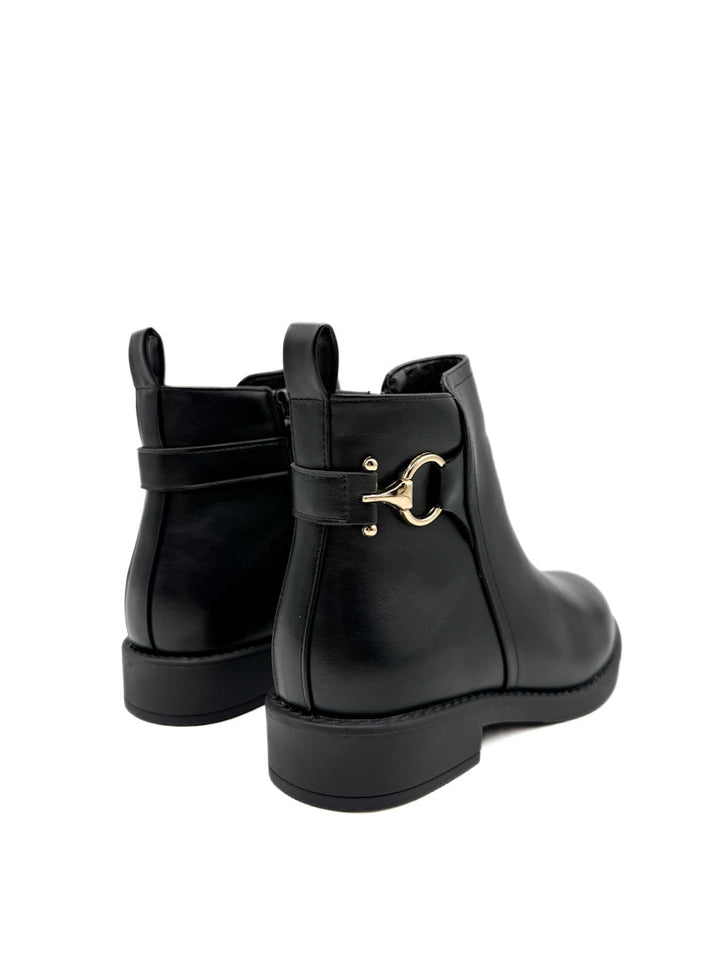 Botines con Hebilla Decorativa: Estilo Chelsea con Toque Sofisticado