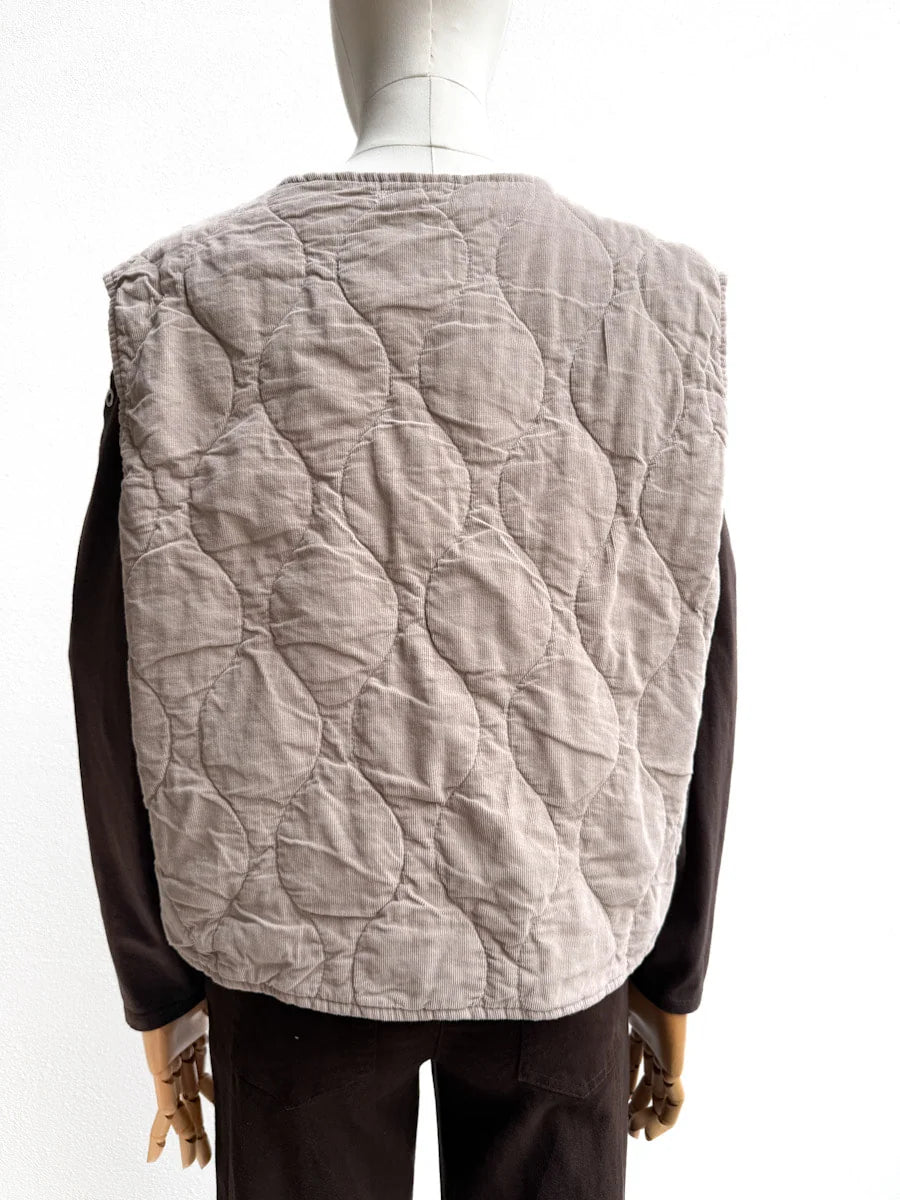 Chaleco Acolchado en Pana con Cierre de Botones