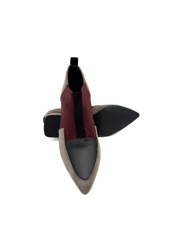 Zapatos de Tacón Bajo con Diseño de Bloques de Color y Texturas Mixtas.