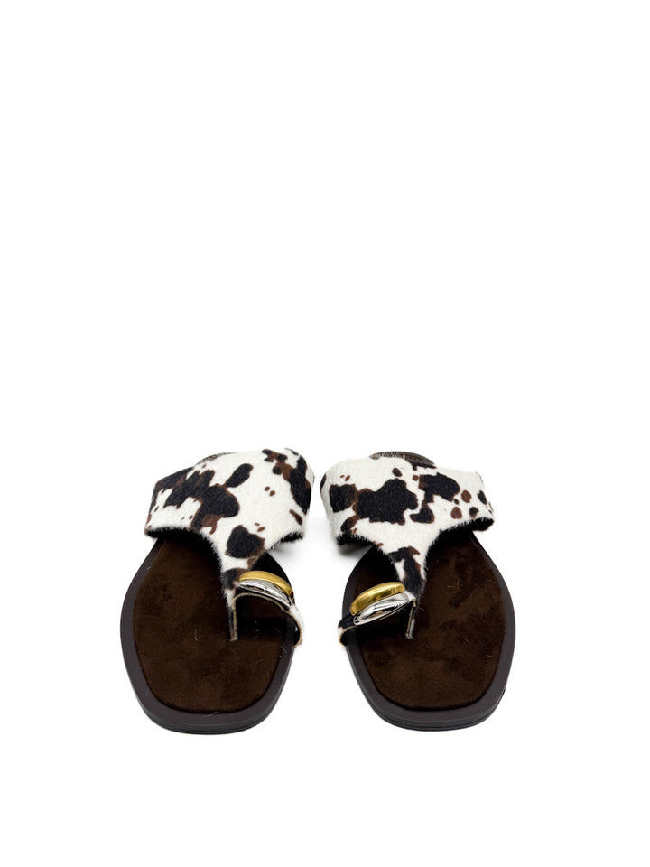 Sandalia de Dedo Estilo Vaquero con Detalles Metálicos