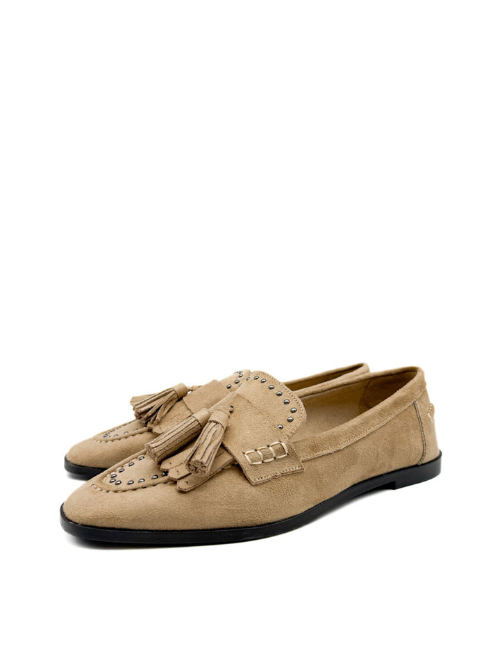 Mocasines de Borlas y Tachuelas Corina M5680