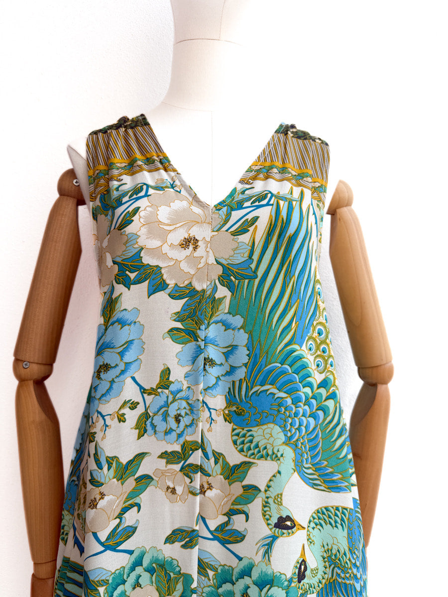 Vestido largo sin mangas con estampado floral y aves
