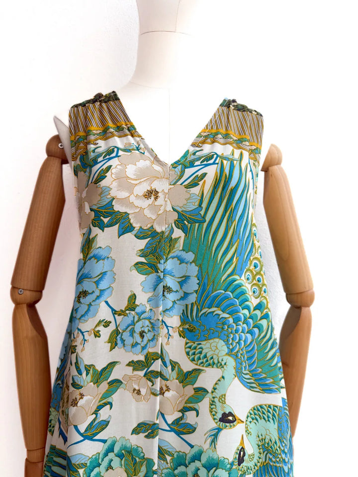 Vestido largo sin mangas con estampado floral y aves