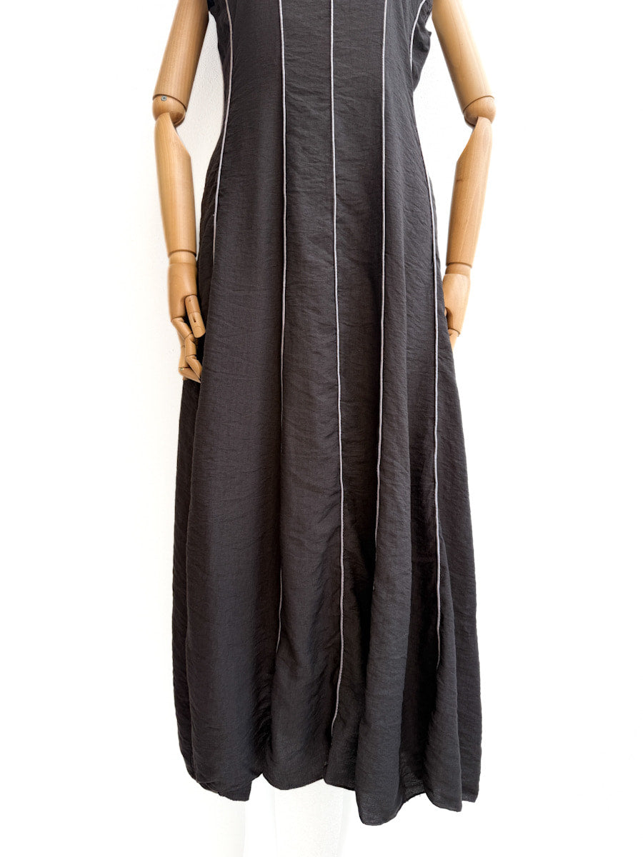 Vestido largo con líneas verticales en contraste – Disponible en varios colores