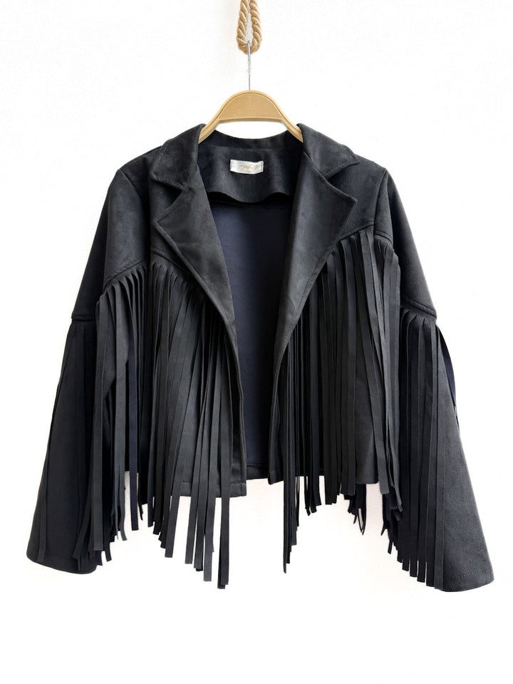 Chaquetas Cortas con Flecos: Estilo Bohemio y Moderno