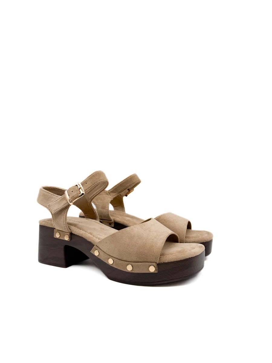 Sandalia Zueco de Plataforma con Pulsera y Tachuelas
