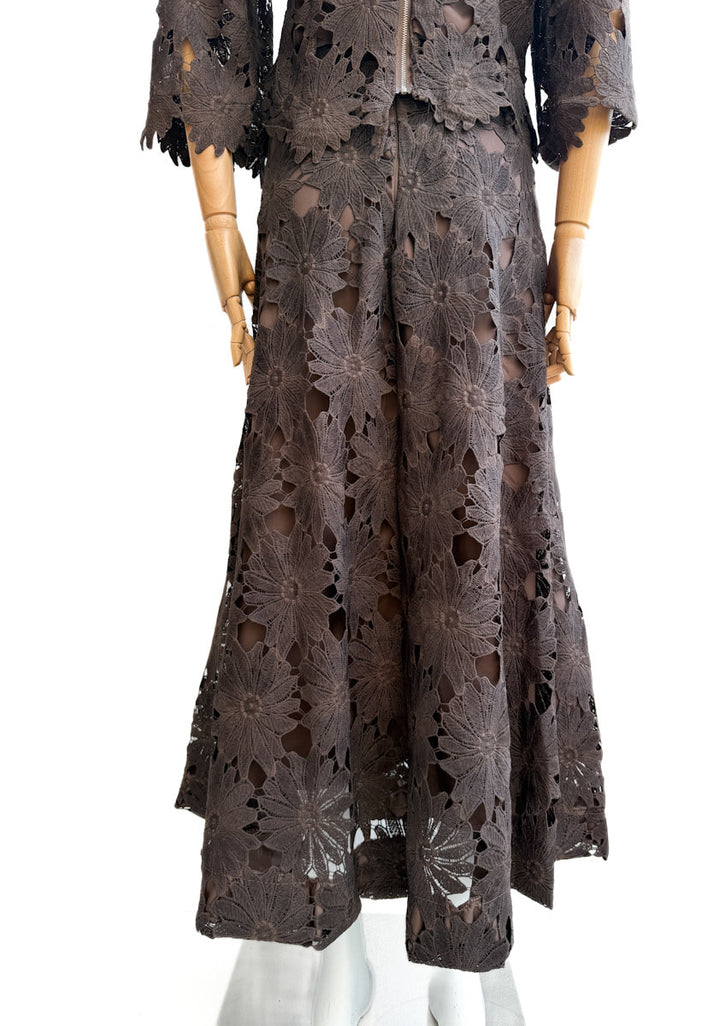 Conjunto calado de dos piezas con diseño floral