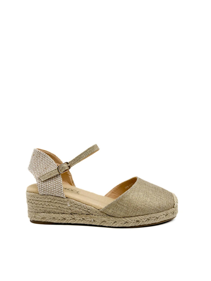 Alpargatas de cuña media de lino beige con puntera de croché.