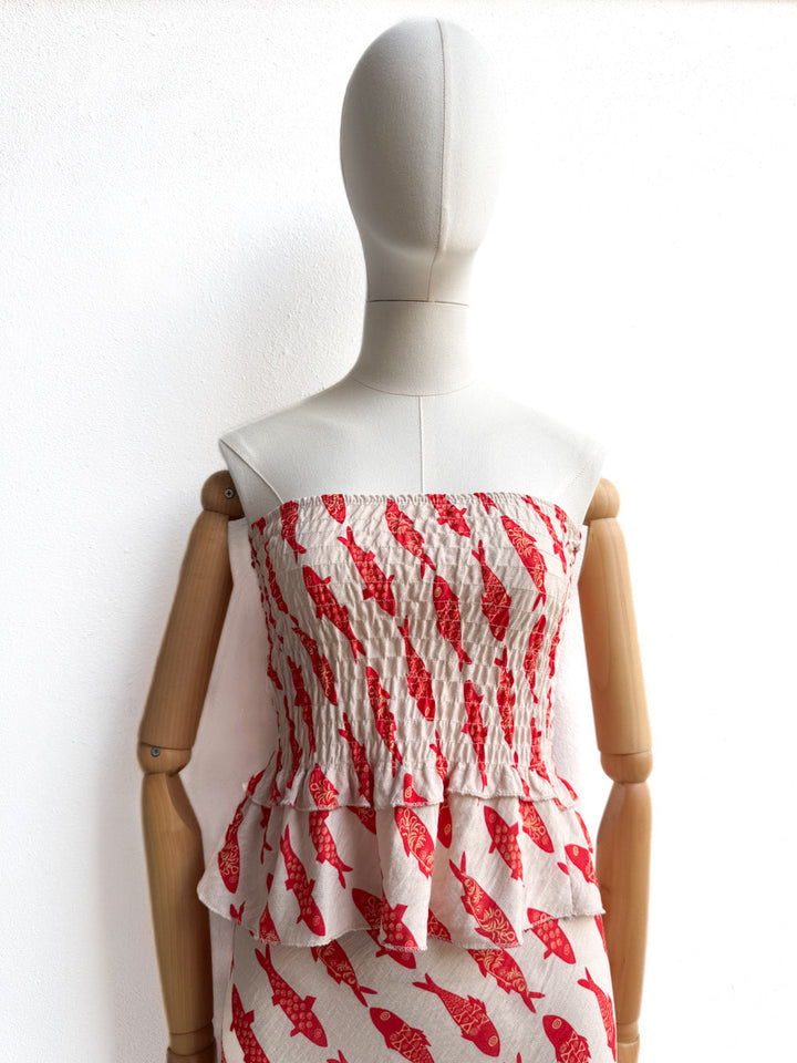Conjunto Top y Falda Estampado de Peces – Disponible en Rojo y Beige
