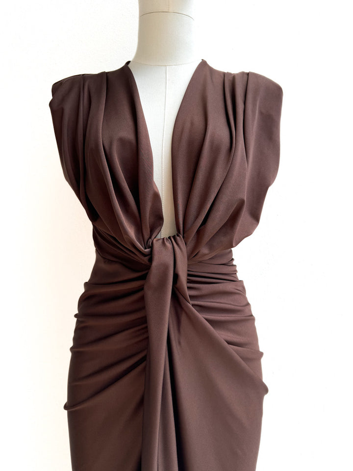 Vestido Largo Drapeado con Escote en V Profundo, Nudo en la Cintura.