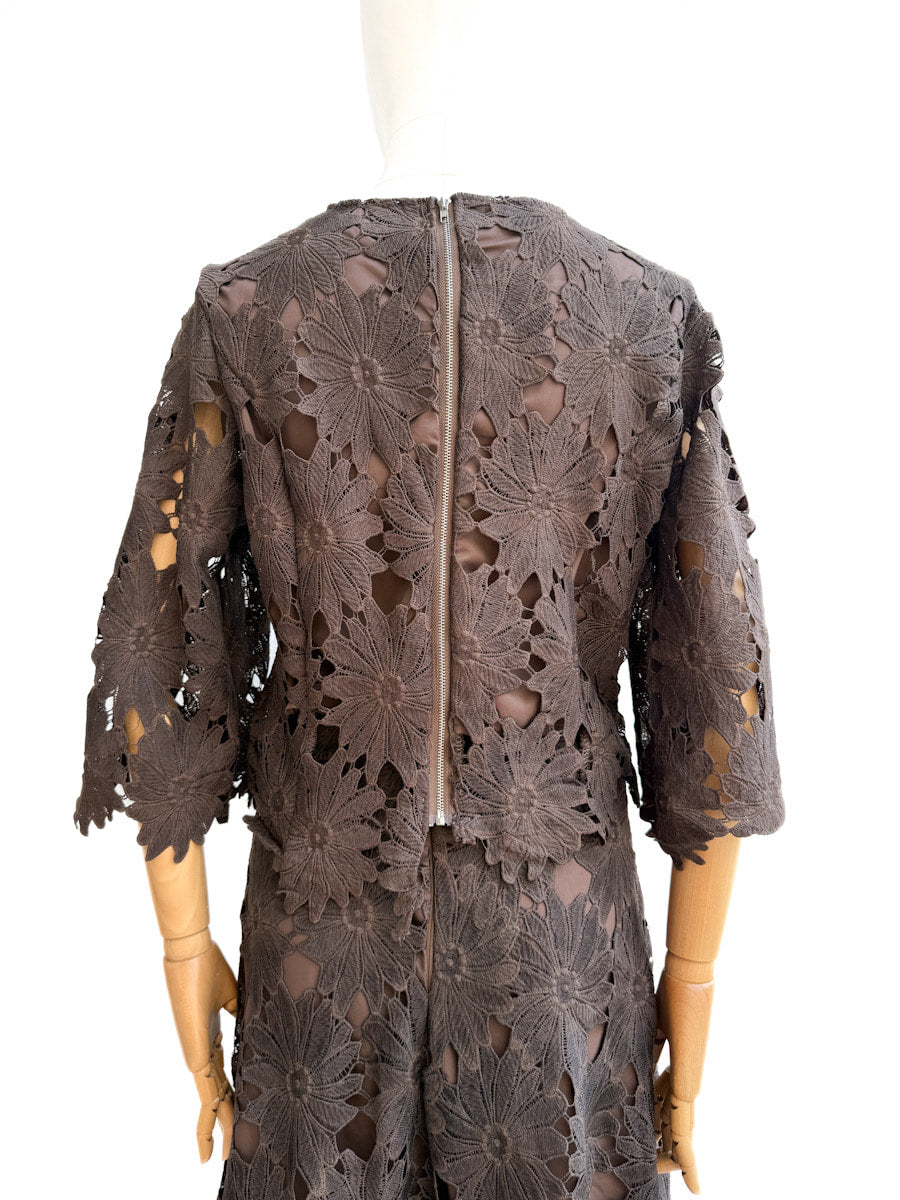 Conjunto calado de dos piezas con diseño floral