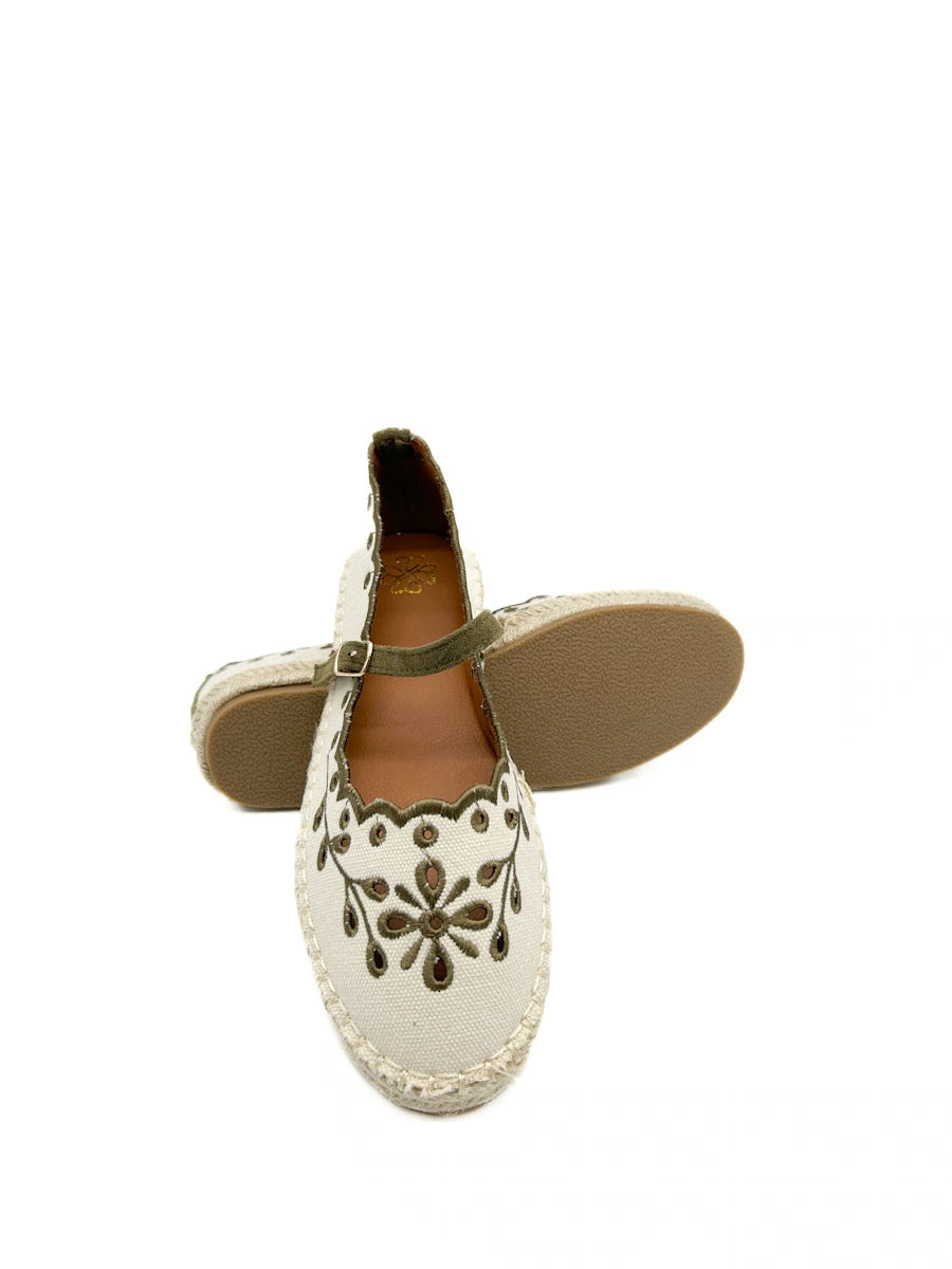 Espadrilles Mary Jane con Bordado Inglés y Acabado Artesanal