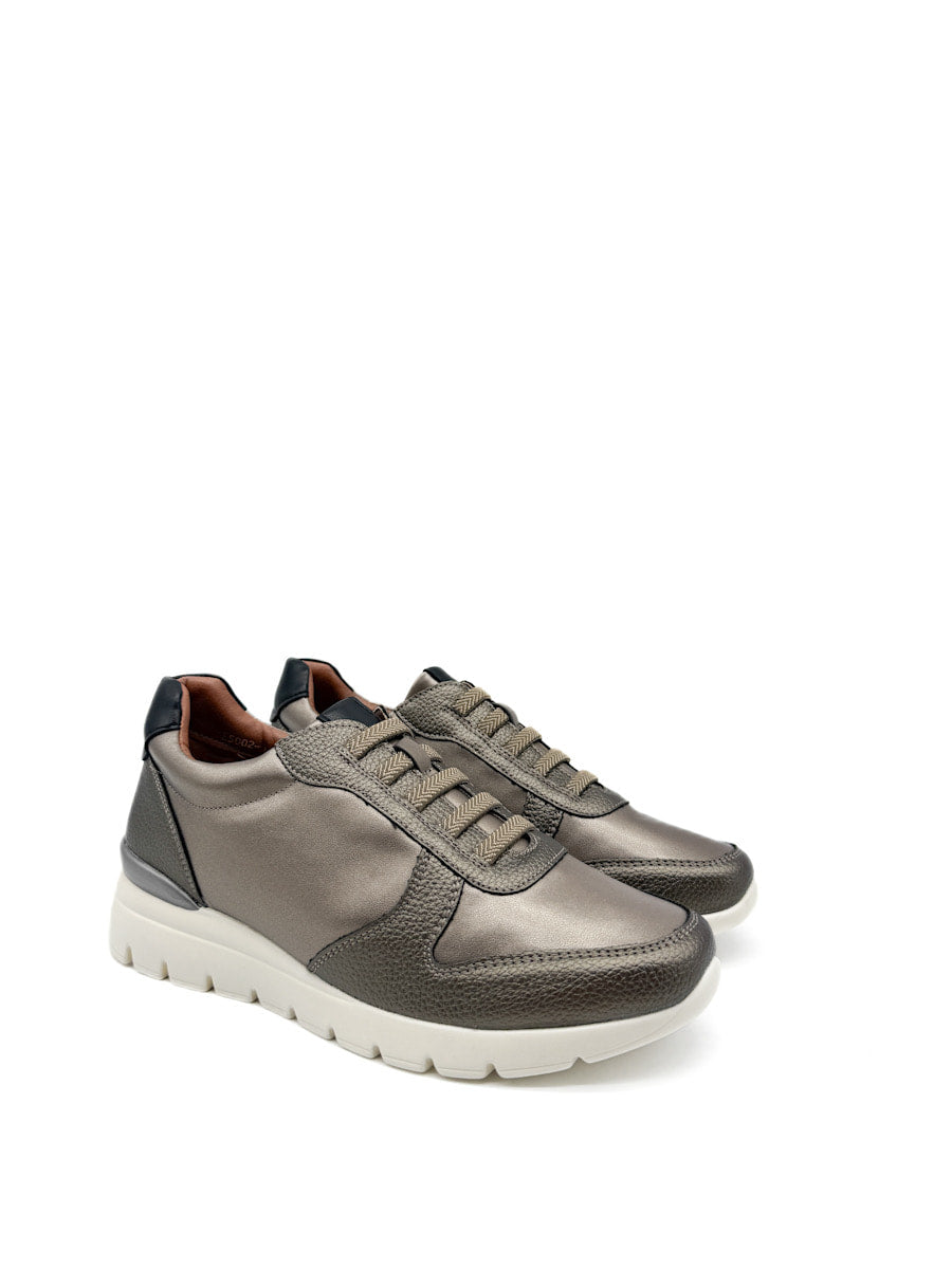 Zapatillas Urbanas de Piel Gris Metálica con Suela Acolchada y Detalles Elegantes