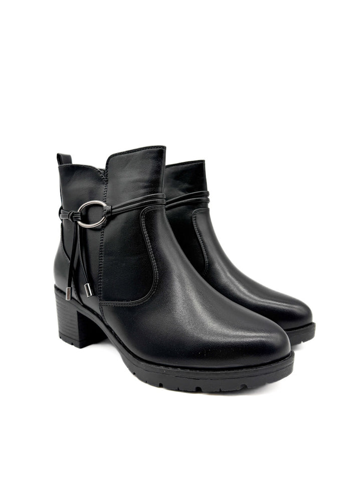 Botines con Tacón Grueso y Detalle de Anillo Metálico