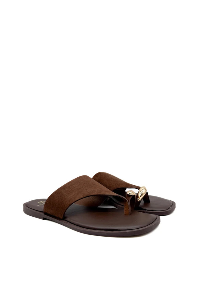 Sandalias Tipo Pala de Dedo con Detalle Metálico Dorado Mujer