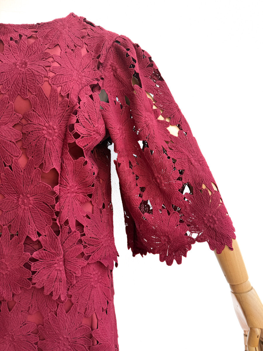 Conjunto calado de dos piezas con diseño floral
