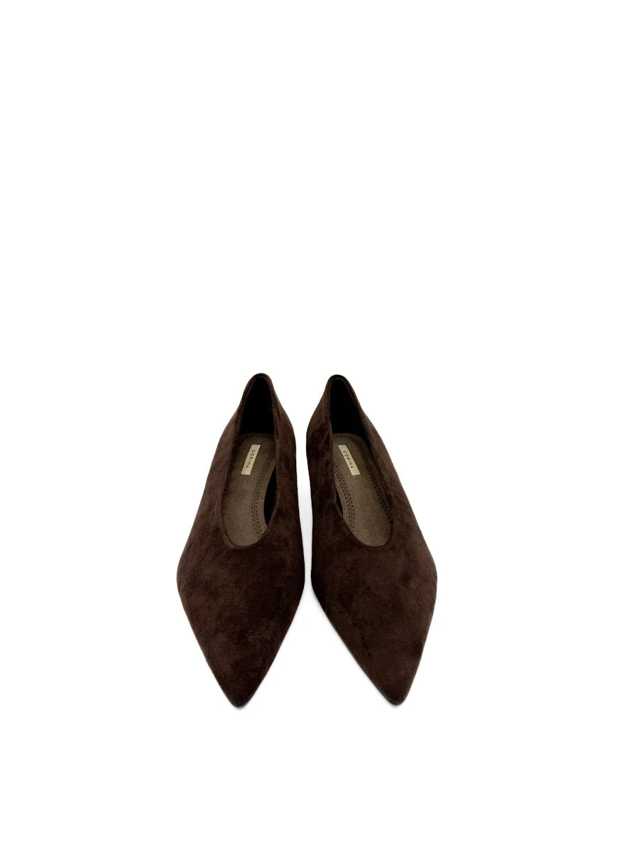 Zapato de Salón en Antelina con Tacón Sensato y Punta Afilada