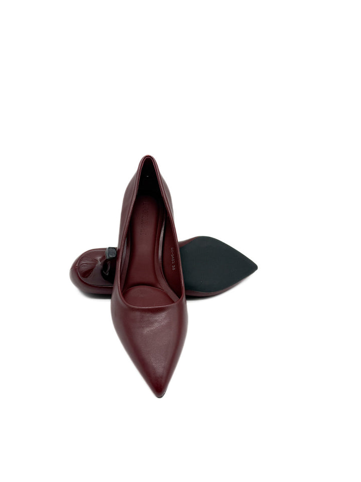 Zapatos de Tacón Clásicos: Elegancia Atemporal en Cuero Sintético