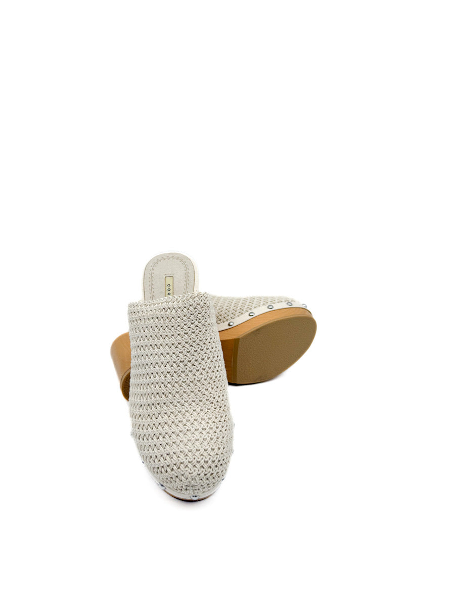 Zueco de Crochet Detalles Metálicos