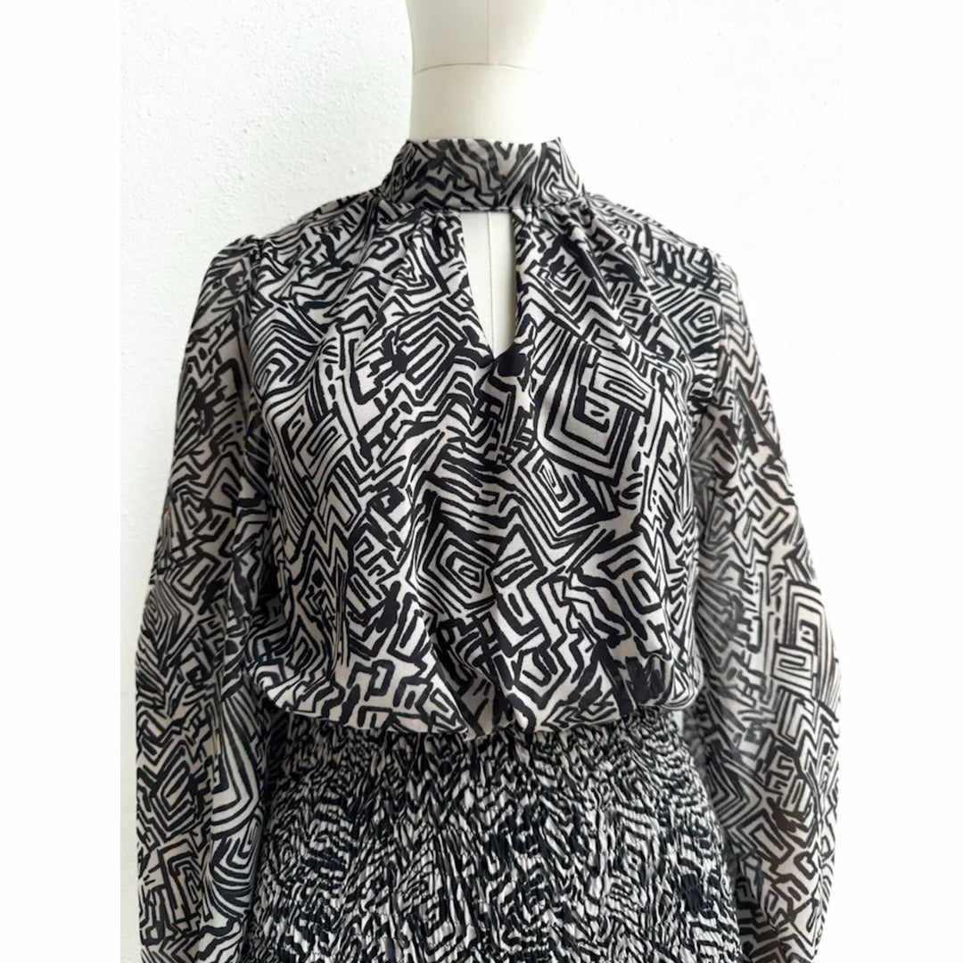 Vestido Dos Piezas con Estampado y Detalles Fruncidos Negro Beige única