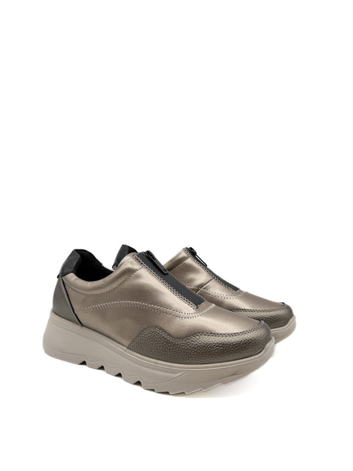 Zapatilla de Plataforma en Tono Metálico con Cremallera Frontal