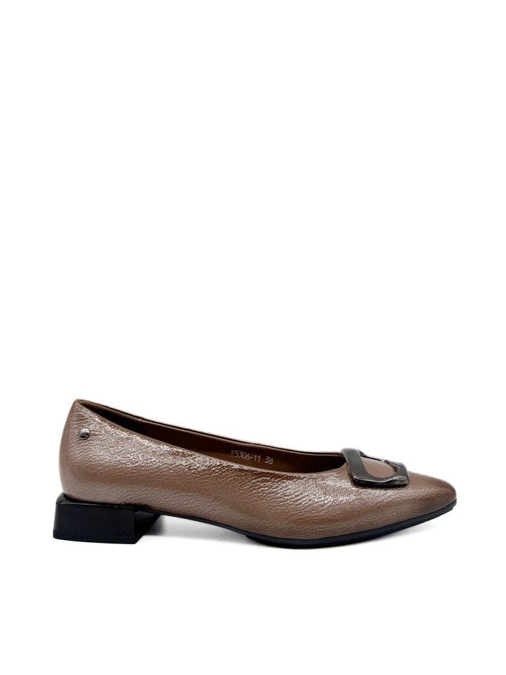 Zapatos de Tacón Bajo con Hebilla: Elegancia y Comodidad