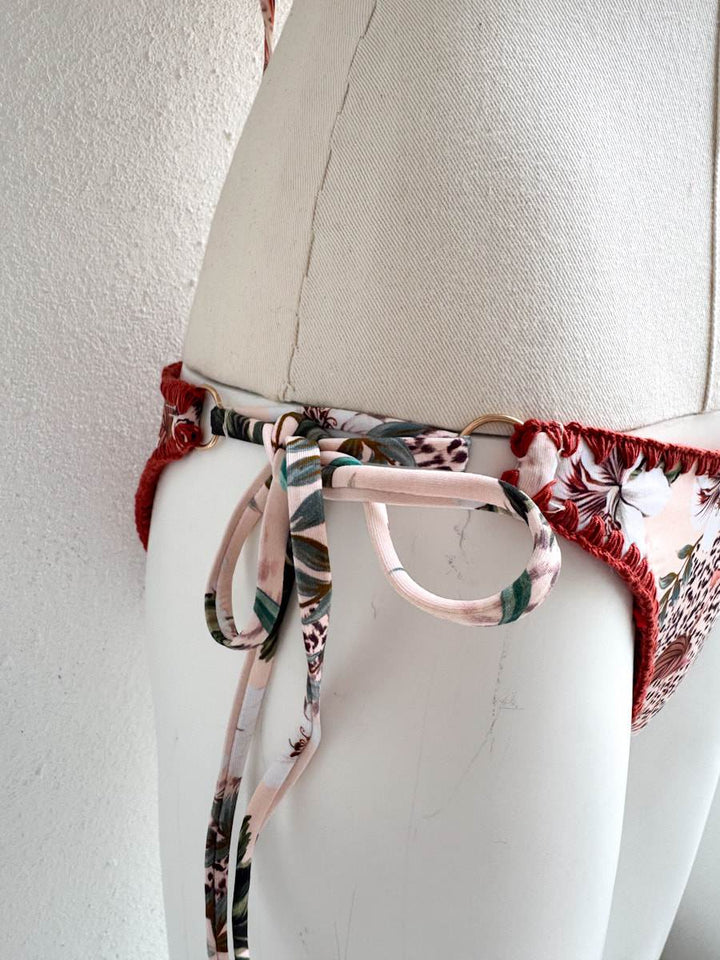 Bikini Triángulo con Estampado Tropical