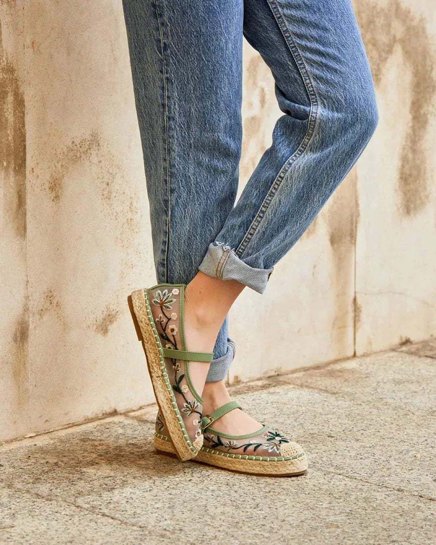 Merceditas con Plataforma Rejilla Bordado de Flores