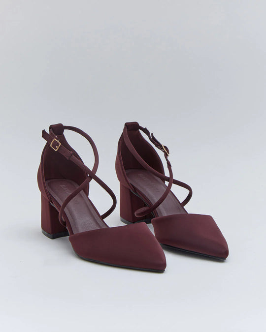 Zapatos de tacón con diseño cruzado en tonos marrón y vino Vino