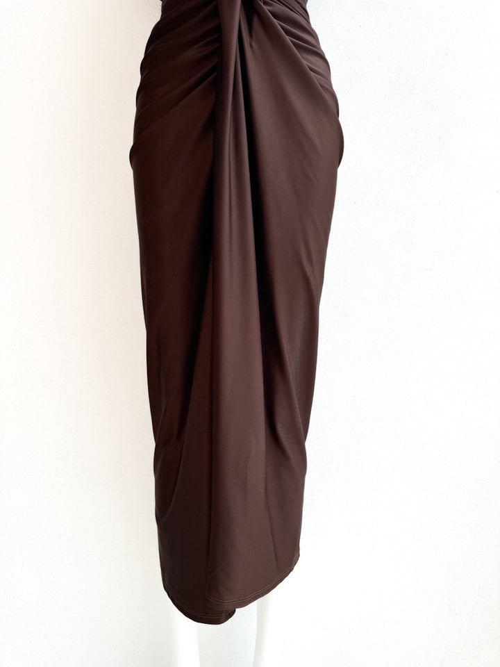Vestido Largo Drapeado con Escote en V Profundo, Nudo en la Cintura.