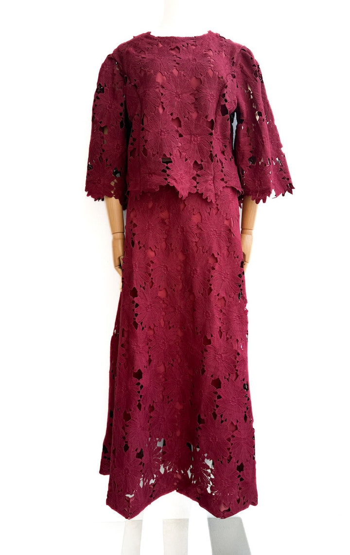 Conjunto calado de dos piezas con diseño floral