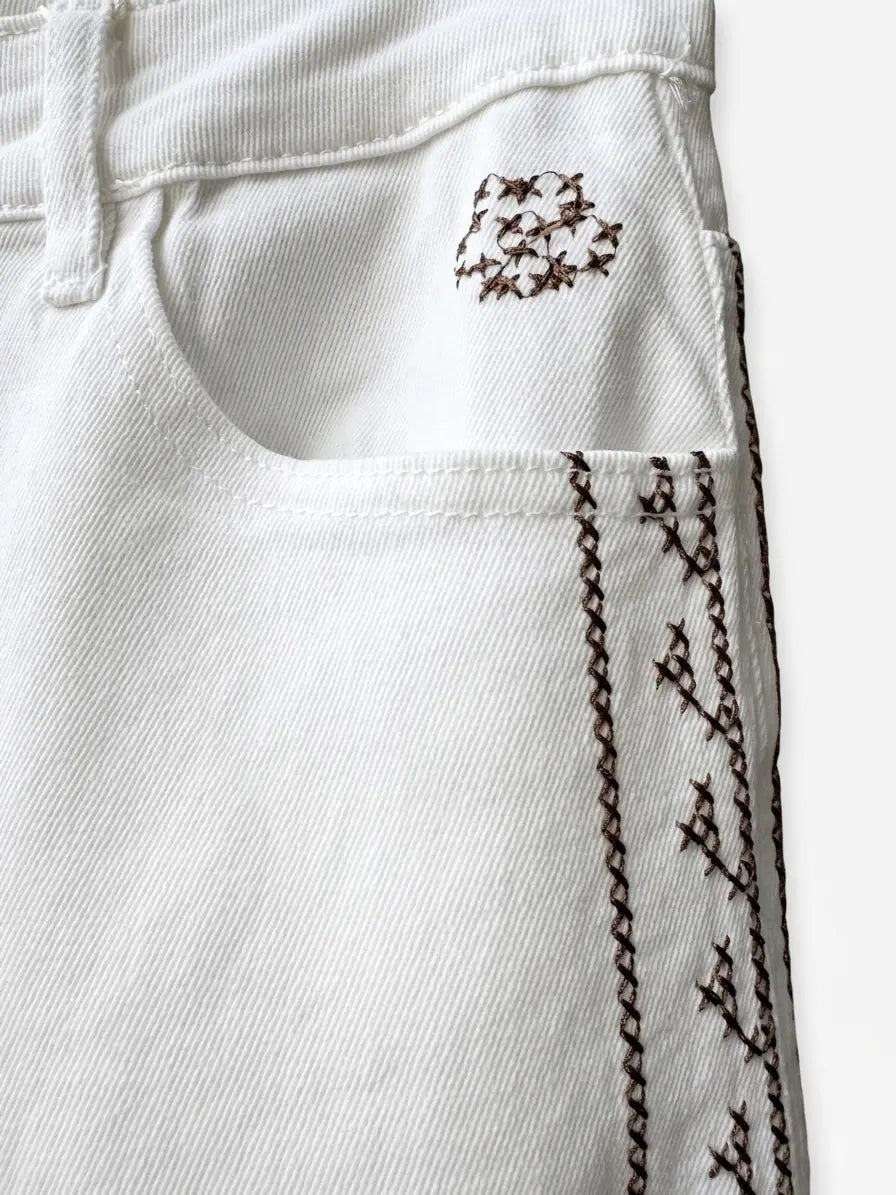Pantalón Blanco Bordado de Estilo Artesanal