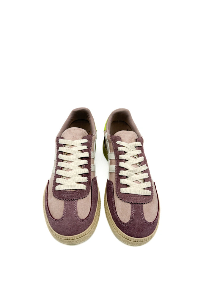 Zapatillas Corina Estilo Terrace con Detalles de Contraste y Suela Texturizada.