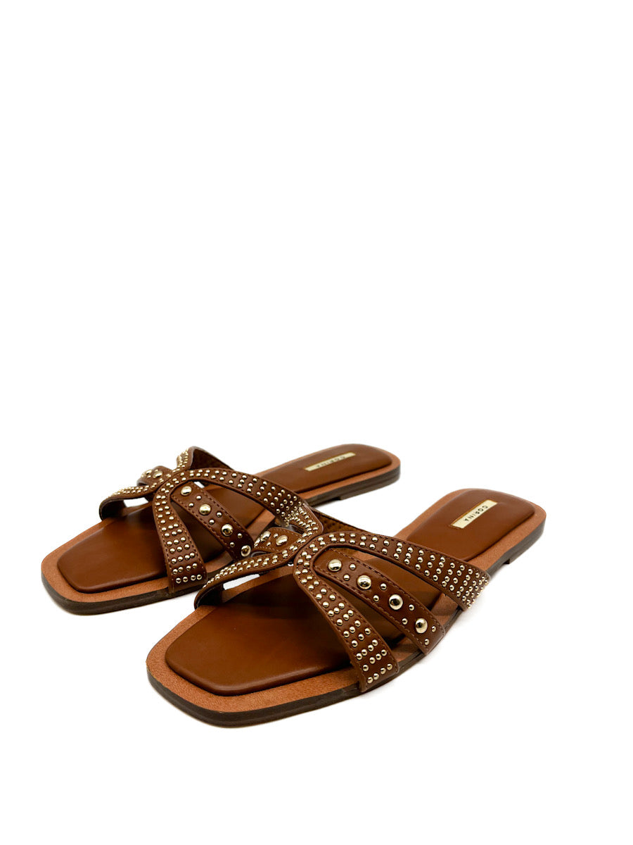 Sandalias Planas Tachas Corina M4466