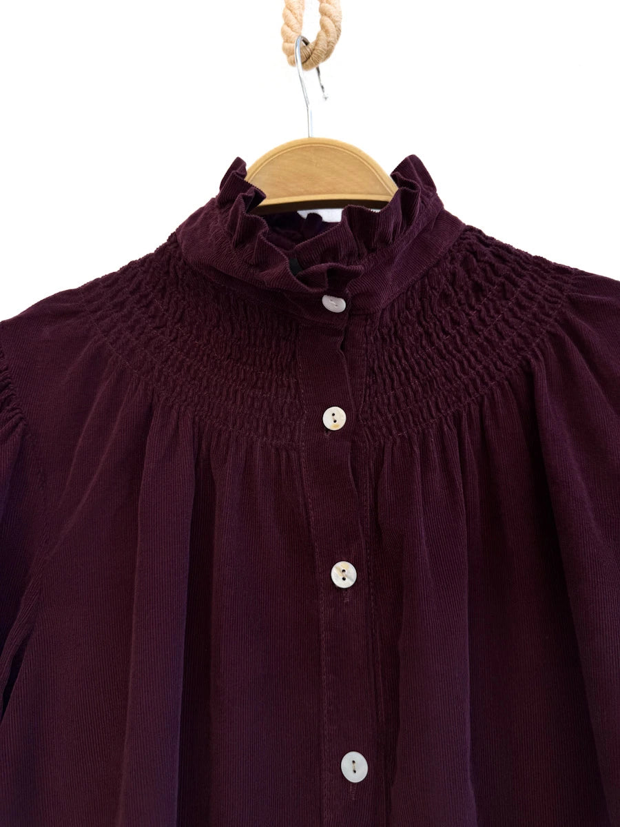 Blusa de Pana con Cuello Volante y Detalle Plisado