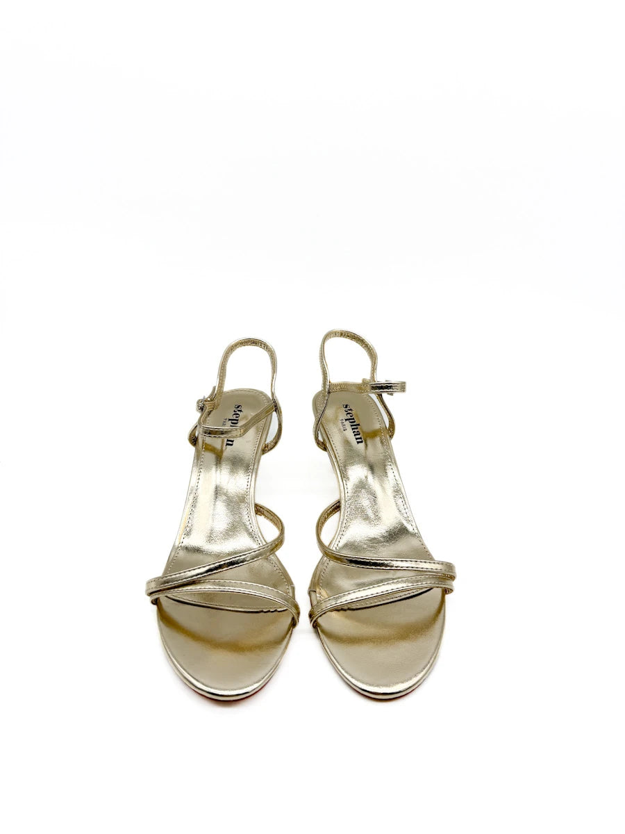 Sandalias de Tacón Bajo en Dorado Metalizado con Tiras Finas