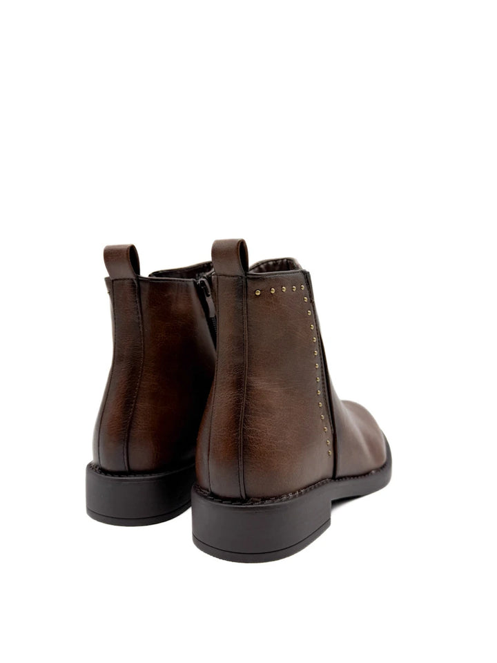 Botines Planos Chelsea con Cremallera Lateral y Detalle de Tachuelas