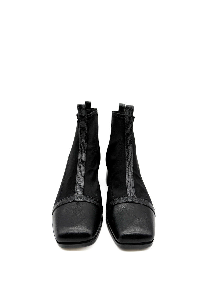 Botines Tacón Cuadrado Negras Texturizadas y Marrones Bicolor