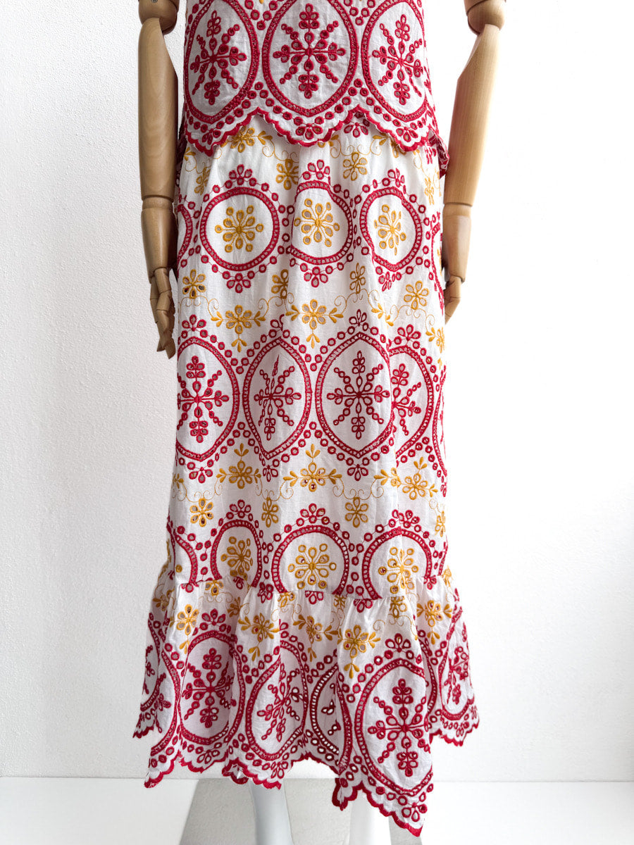 Bordados en Rojo y Mostaza: Conjunto Único