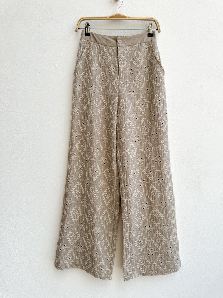 Pantalón Bordado 7033